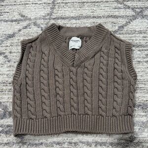 Abercrombie & Fitch Cropped Cable Knit Sleeveless Sweater Vest - Brown